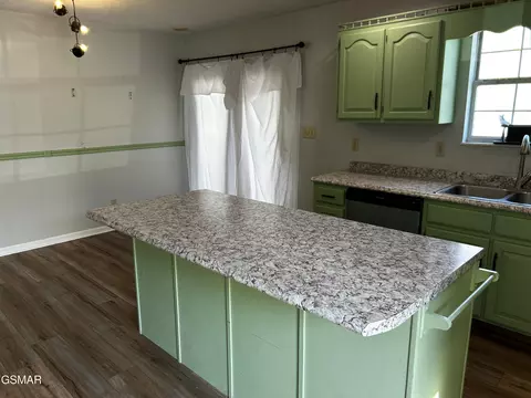 151 W Meeting St, Dandridge, TN 37725