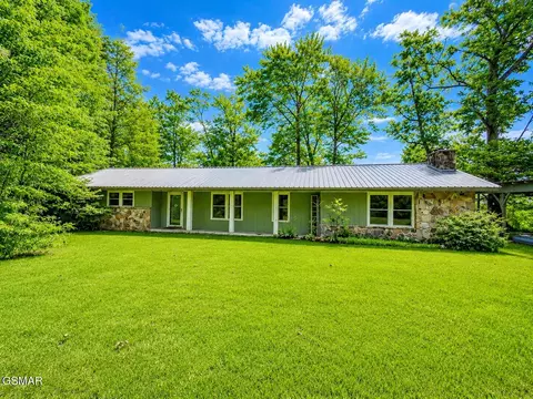 505 Crest Rd, Gatlinburg, TN 37738