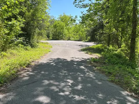 746 Ski Mountain Rd, Gatlinburg, TN 37738