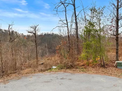 7 Lone Ridge Rd # R, Sevierville, TN 37876