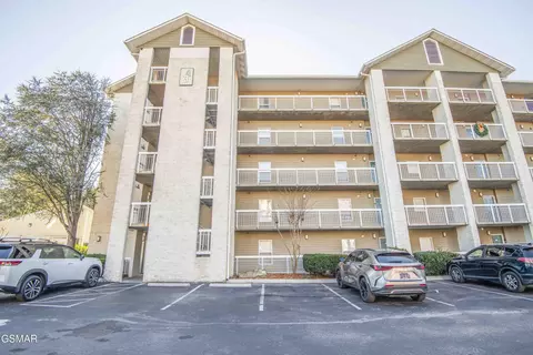205 Ogle Dr, Pigeon Forge, TN 37863