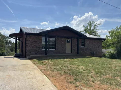 709 8th St, Newport, TN 37821
