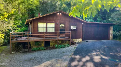 421 Gatlin Dr, Gatlinburg, TN 37738
