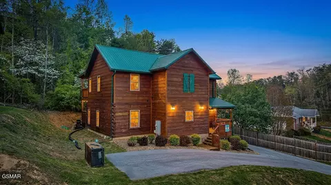 2918 Fiddlers Creek Way, Pigeon Forge, TN 37863