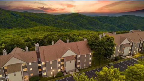 1260 Ski View Dr, Gatlinburg, TN 37738