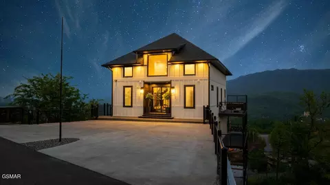 922 Piney Butt Way, Gatlinburg, TN 37738