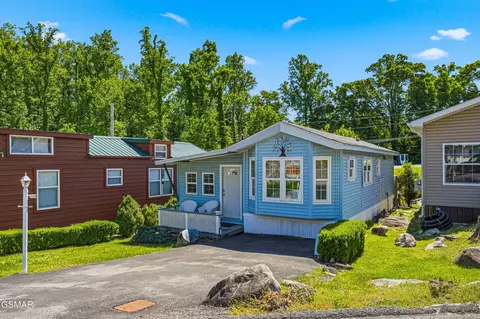 5355 Parkway Pkwy, Cosby, TN 37722