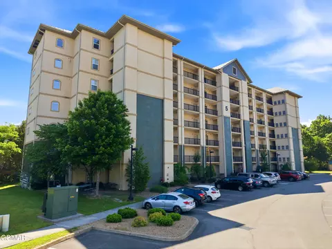124 Plaza Dr, Pigeon Forge, TN 37863
