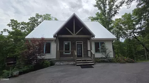 2430 Rainbow Falls Ln, Sevierville, TN 37862
