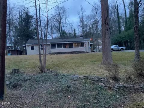 517 Laurel Ave, Gatlinburg, TN 37738