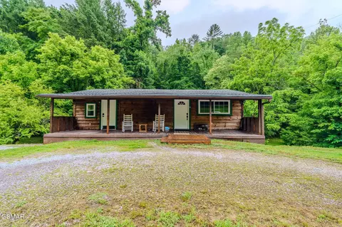 446 Lovers Ln, Townsend, TN 37882