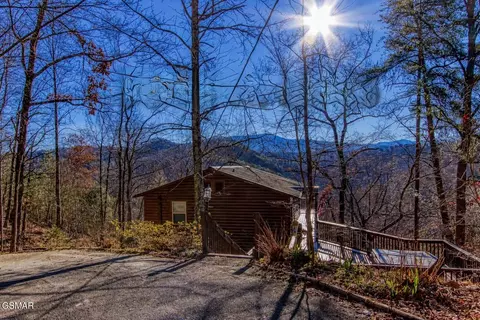 2644 Overholt Trl, Sevierville, TN 37862