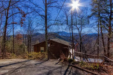 2644 Overholt Trl, Sevierville, TN 37862