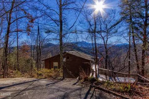 2644 Overholt Trl, Sevierville, TN 37862