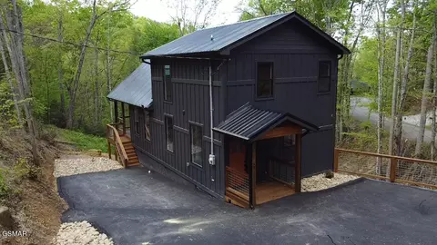 4016 Dollys Dr, Sevierville, TN 37862