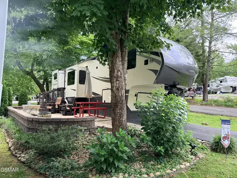4229 E Pkwy #051, Gatlinburg, TN 37738