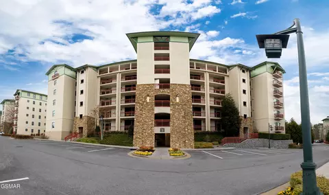 212 Dollywood Ln, Pigeon Forge, TN 37863