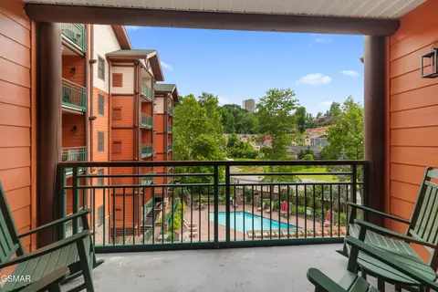 215 Woliss Ln, Gatlinburg, TN 37738