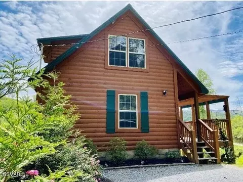 306 N Circle Dr, Gatlinburg, TN 37738