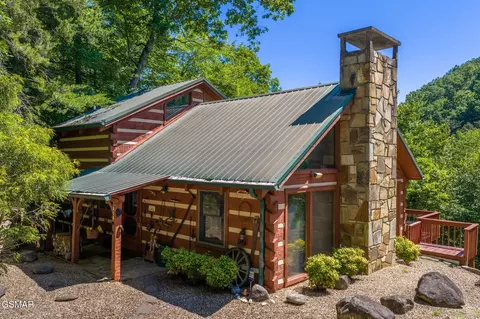 218 Freedom Ln, Gatlinburg, TN 37738