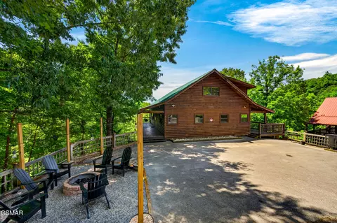 2428 Breezy Rd, Sevierville, TN 37876