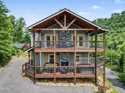 856 Crest View Dr, Gatlinburg, TN 37738