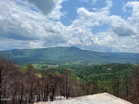 2518 Hatcher Mtn Rd, Sevierville, TN 37862