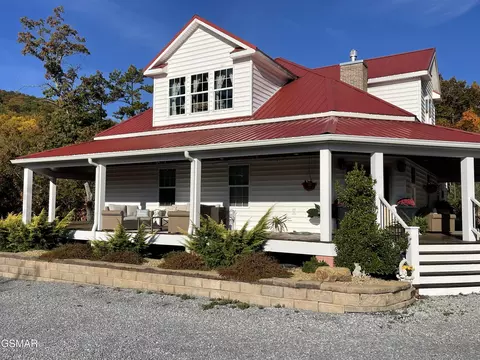 2750 Sulpher Springs Rd, Sevierville, TN 37862