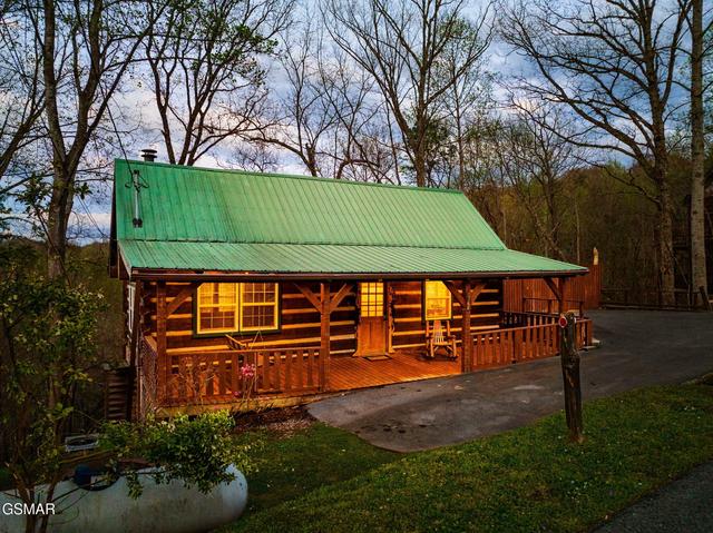 817 Ridgefield Dr, Sevierville, TN 37876