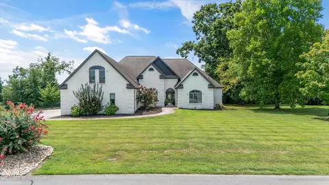 339 Riverdale Dr, Sevierville, TN 37862