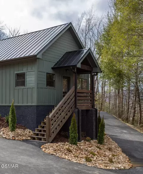 310 Lewis Clabo Rd, Gatlinburg, TN 37738