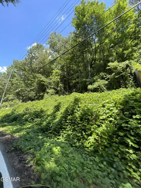 1 Pittman Center Rd, Sevierville, TN 37876