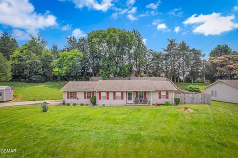 2746 Kentwood Dr, Kodak, TN 37764