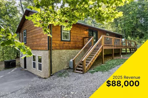 3613 Old Mountain Rd, Sevierville, TN 37876