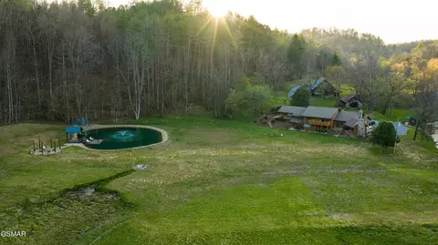 4242 Pearl Valley Rd, Sevierville, TN 37876