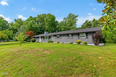 1103 Mayors Dr, Sevierville, TN 37862