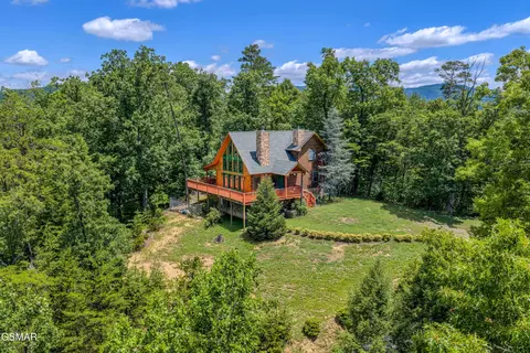 1525 Mountain Trail Ln, Sevierville, TN 37876