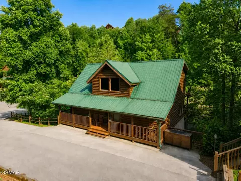 620 Chickasaw Gap Way, Pigeon Forge, TN 37863