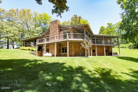 902 Lake View Rd, Sevierville, TN 37876