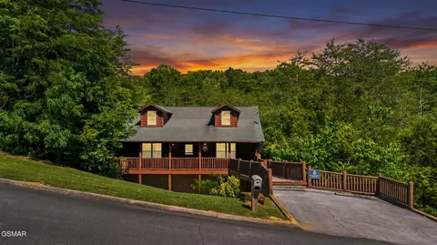 1960 Oakmont Dr, Sevierville, TN 37876