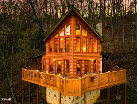 2775 Overholt Trl, Sevierville, TN 37862