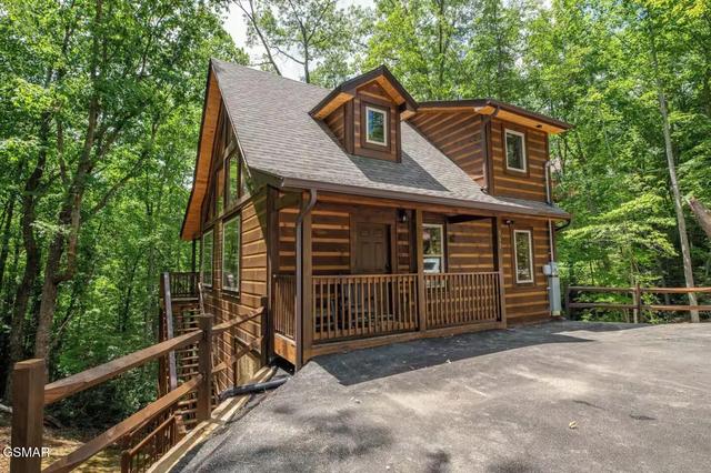 515 Deer Path Ln, Gatlinburg, TN 37738