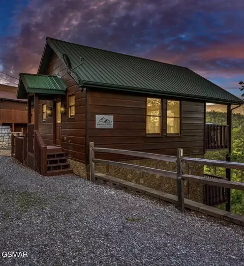 2633 Raccoon Hollow Way, Sevierville, TN 37862