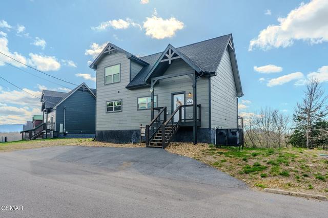 2053 Eagle Feather Dr, Sevierville, TN 37876