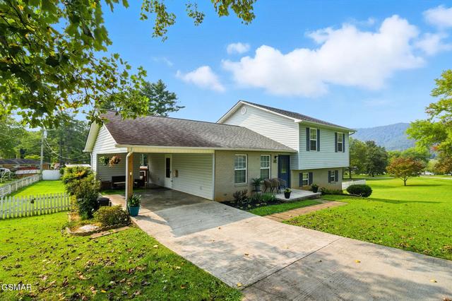 306 Eastwood Dr, La Follette, TN 37766