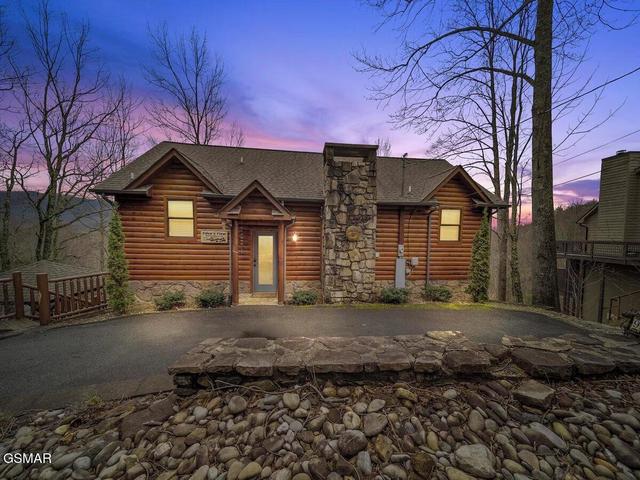 922 Scenic Trl, Gatlinburg, TN 37738