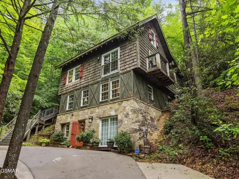 345 Gatlin Dr, Gatlinburg, TN 37738