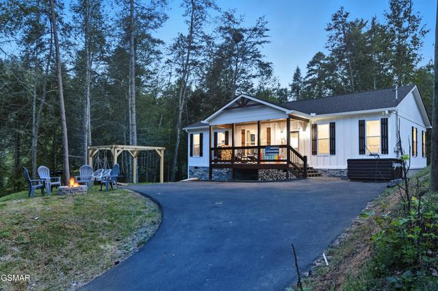 1077 Sencebaugh Dr, Sevierville, TN 37876