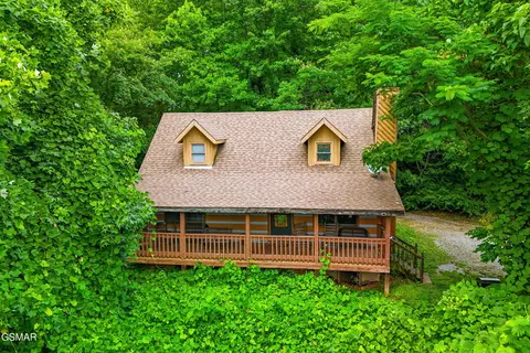 559 Crest Rd, Gatlinburg, TN 37738