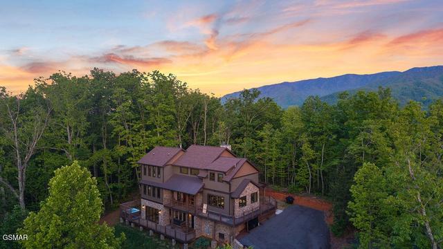 564 Thissa Way, Gatlinburg, TN 37738